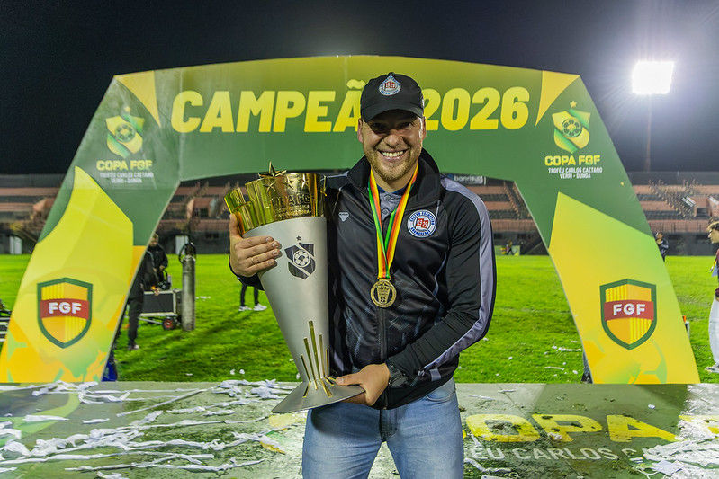 Do campo à casamata: Conheça Gustavo Corrêa, o técnico que colocou o Gramadense no mapa do Brasileirão