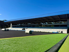 Nova casa do Gramadense começa a receber gramado sintético padrão FIFA