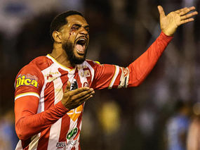 Histórico capitão e zagueiro gaúcho anuncia aposentadoria do futebol aos 37 anos
