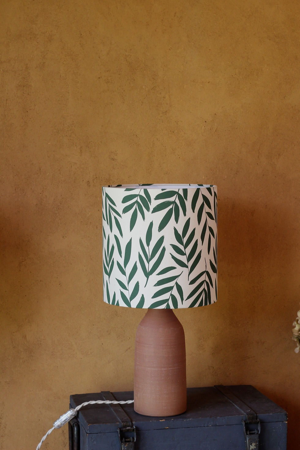 Miniature : Lampe à poser en terre Kahobas X Adèle Mouquet