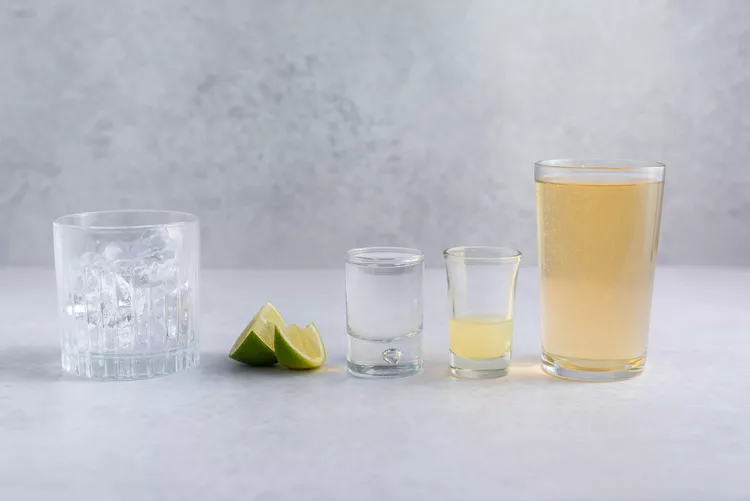 moscow-mule-recipe-759741-step-01-5ca6bf8cb0154f81863b7fa8405927c1.webp