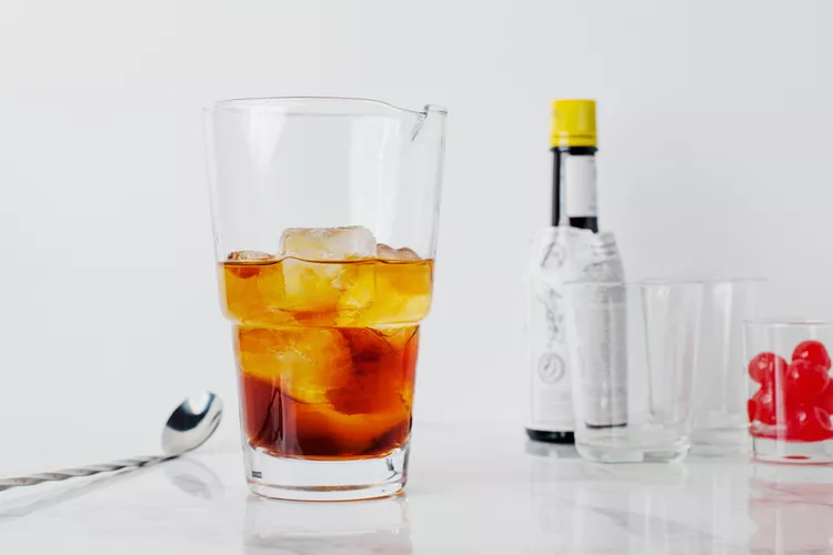 classic-manhattan-cocktail-759321-step-02-7d9756c78c384450a0b6792cc292c4d7.webp