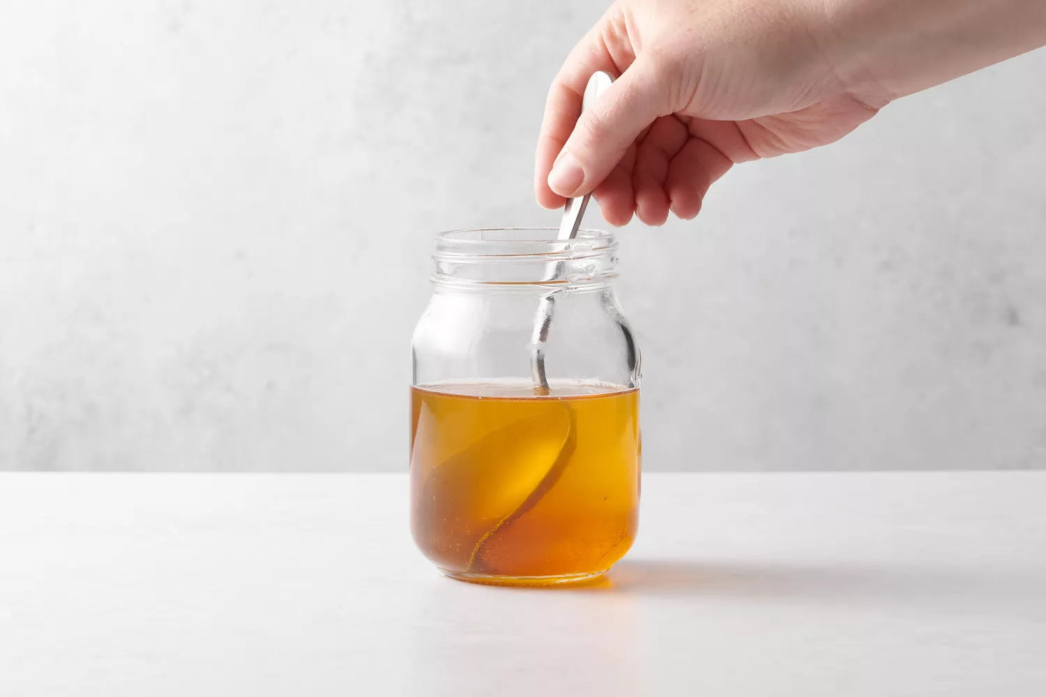 SES-penicillin-cocktail-recipe-7374904-step-02-5977b44a8b4347d6b7fa103a33388387.webp