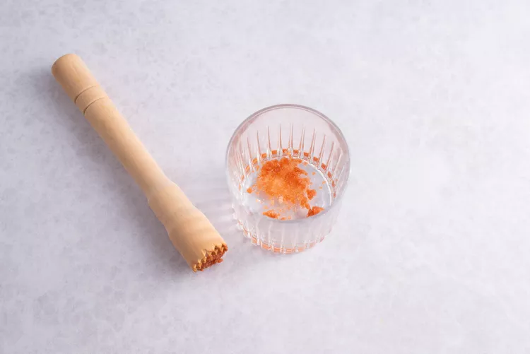 old-fashioned-cocktail-recipe-and-history-759328-step-02-4d037bd10174421fbe0c75c02529540f.