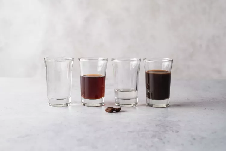 espresso-martini-recipe-761050-step-01-14f94e008f65453b8e69f5b5e8034d57.webp