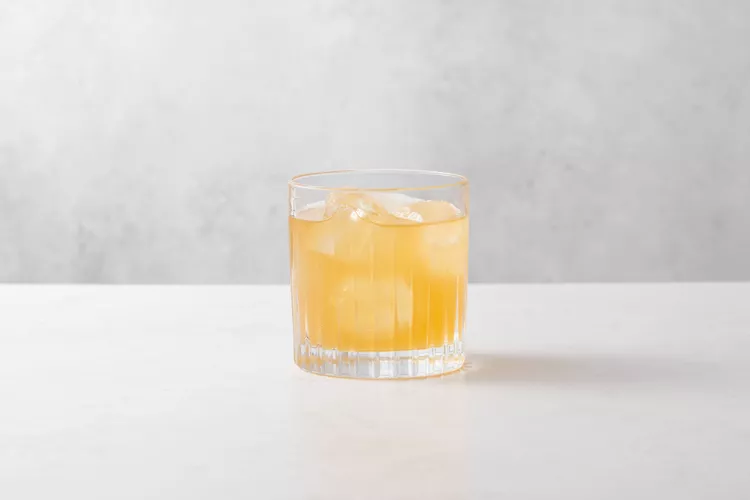 SES-penicillin-cocktail-recipe-7374904-step-04-7060fd99ed354e5c8ea647039735a70b.webp