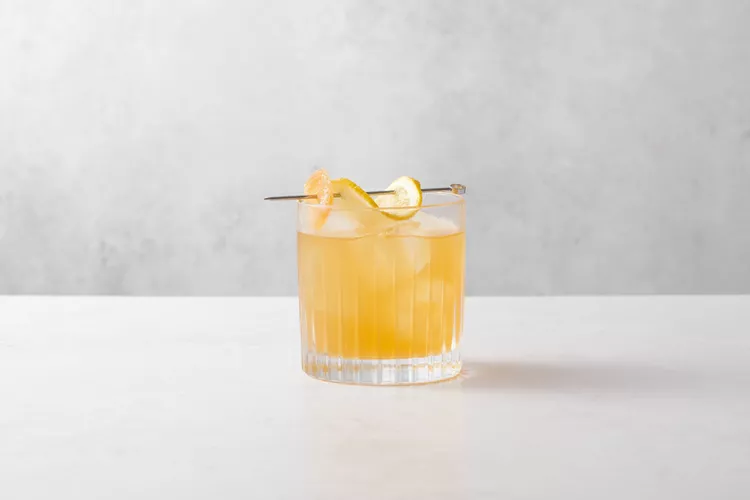 SES-penicillin-cocktail-recipe-7374904-step-06-2a655e75d7ad4eee992af10e7284d93a.webp