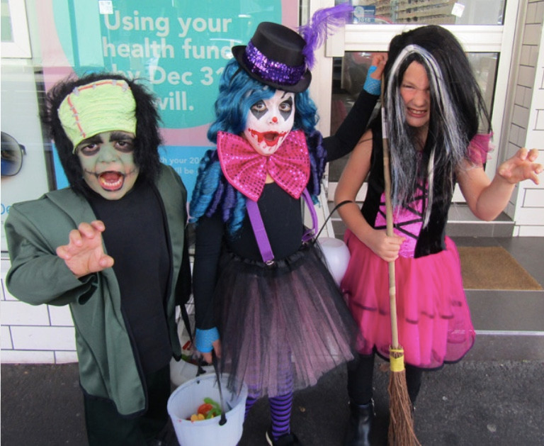 Glenferrie locals participating in the trick or treat fun.