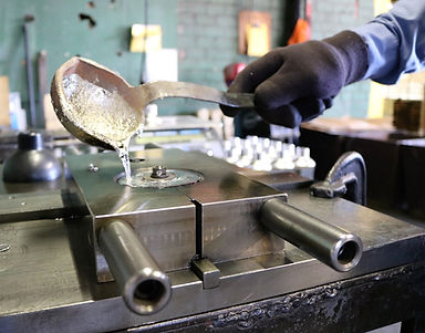 pouring a lead casing - Overland Lead.JP