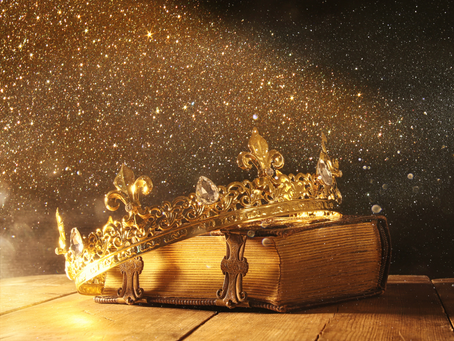 Magische Feder-Power: Die 10 einflussreichsten Fantasy-Autorinnen, die eure Bücherregale verzaubern werden!