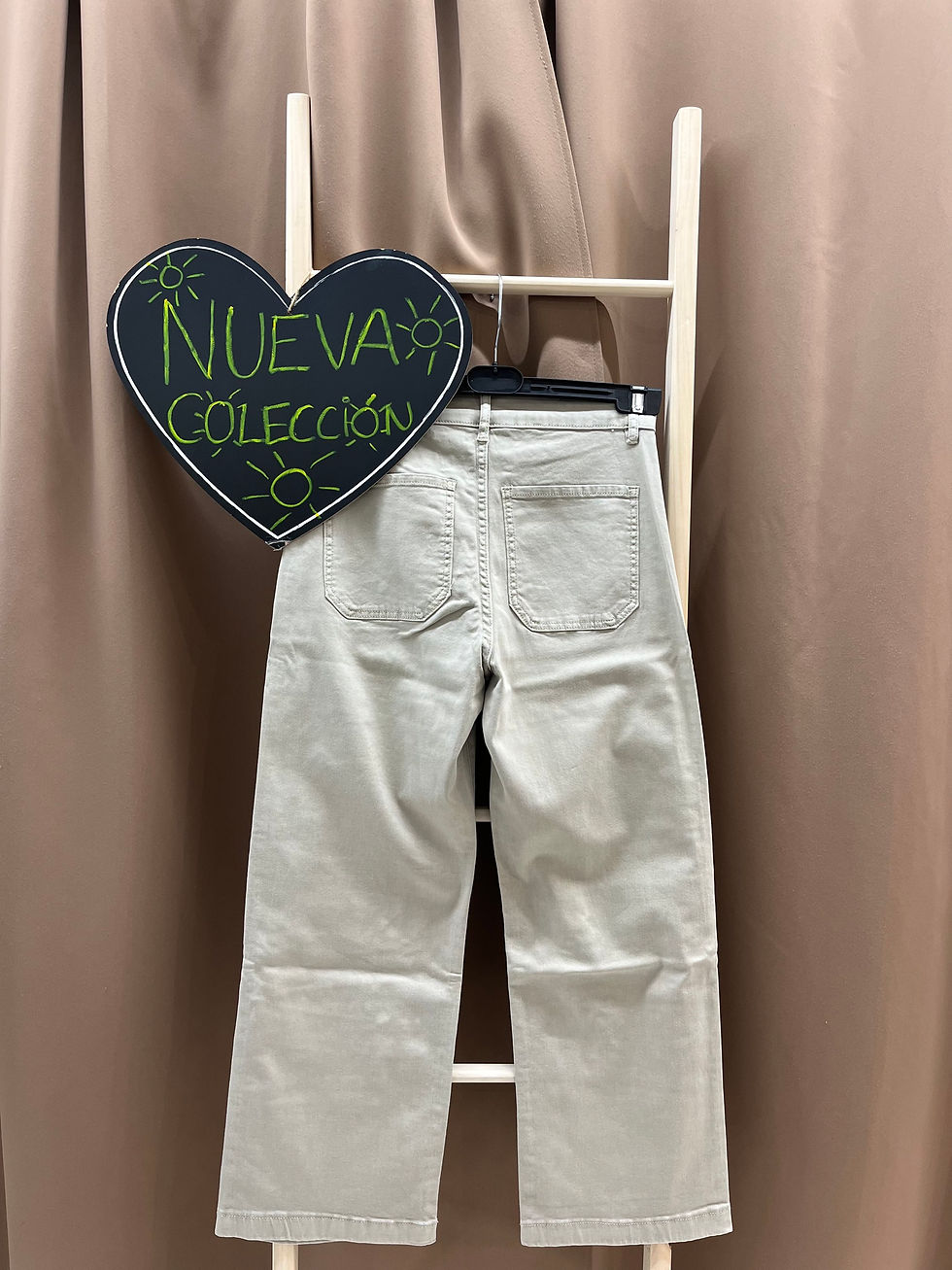 Miniatura: Pantalón beige Onado bolsillos 