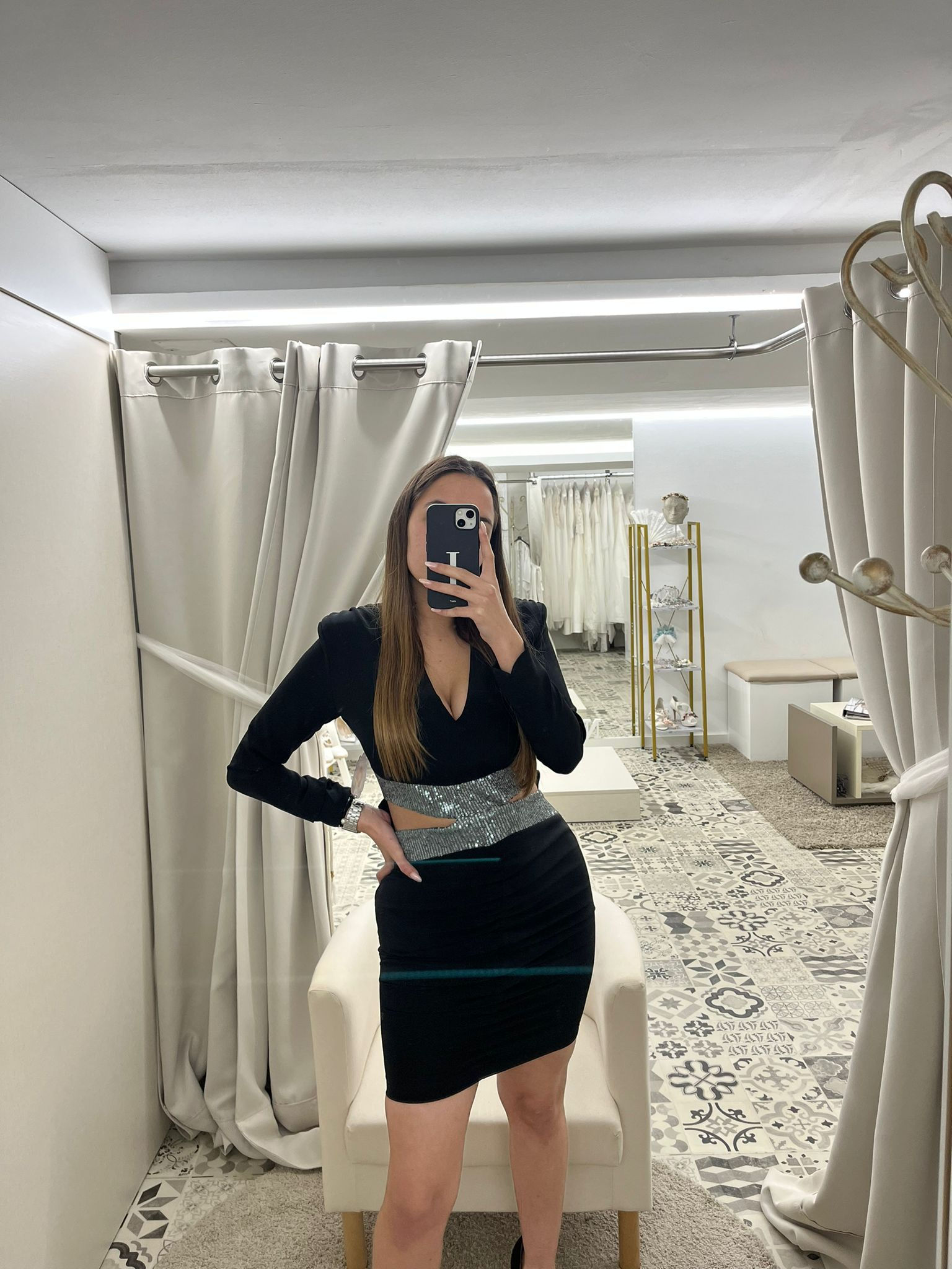 Vestido negro aberturas 