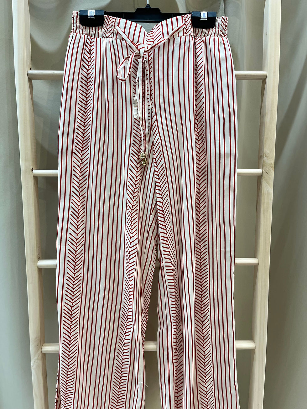 Miniatura: Pantalón líneas rojas 