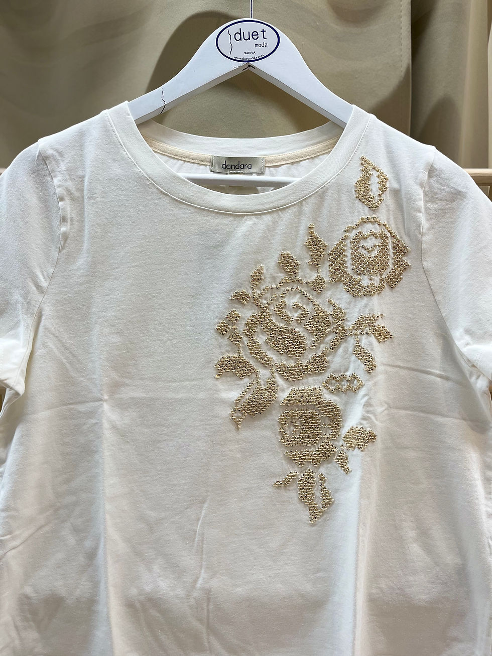 Miniatura: Camiseta bordado flores beige 