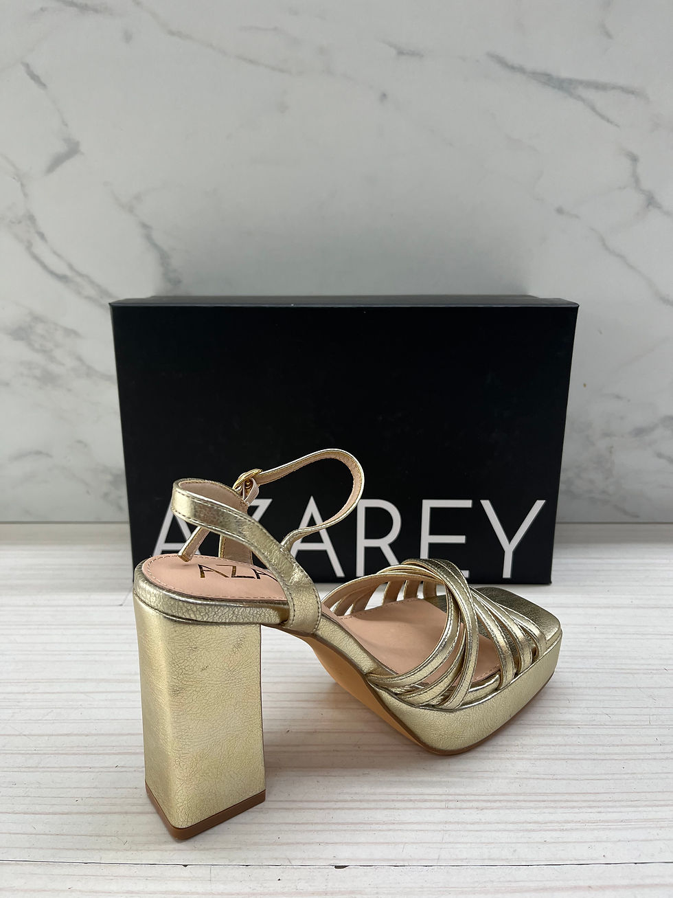 Miniatura: Sandalia oro Azarey 