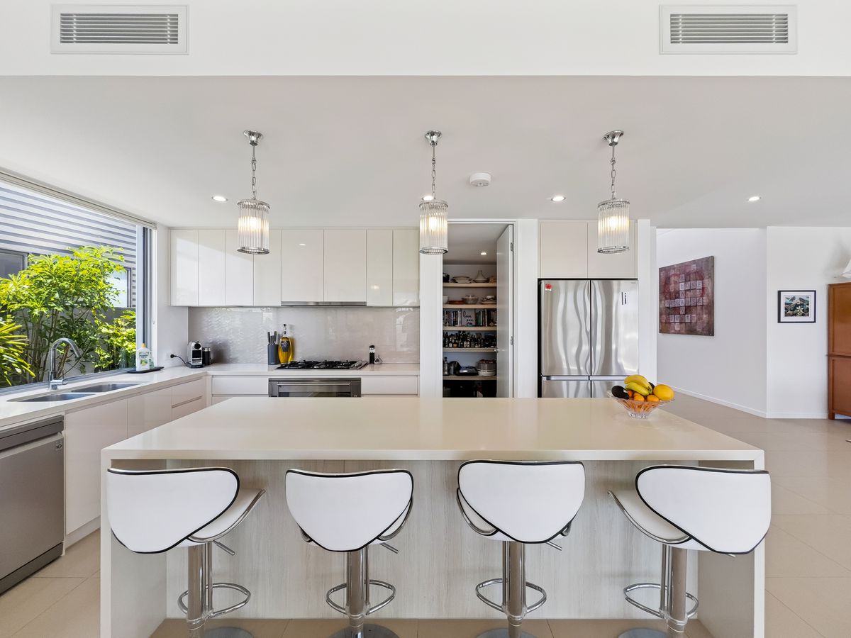 1078 Edgecliff Drive, Sanctuary Cove, Sanctuary Cove - Image 1