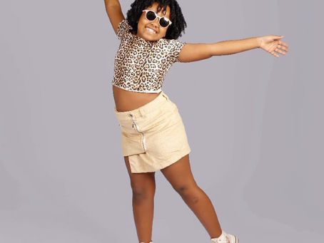 No Novembro Negro, a atriz e modelo mirim Lis Dórea fala do amor pelo seu cabelo