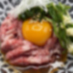 黒毛和牛とおくらの炙りユッケ