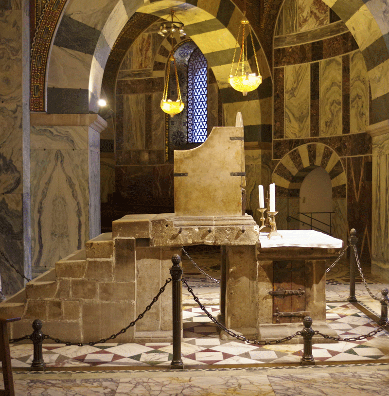 Karlsthron im Aachener Dom; Quelle: wikimedia commons, Urheber Berthold Werner