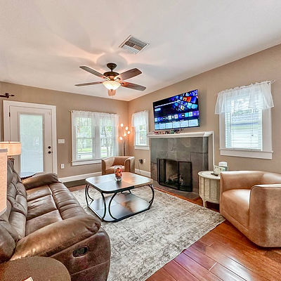 wahite-swan-ocala-airbnb-vrbo-vacation-pool-rental-downtown-pets-stay-free.jpeg