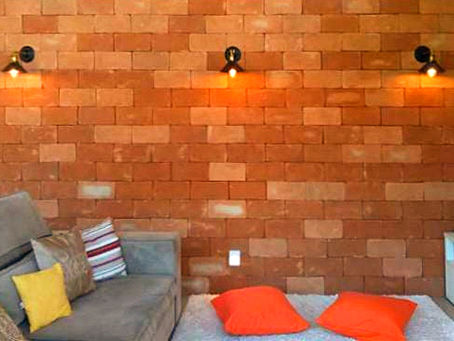 Parede interna com revestimento em tijolinnho rústico