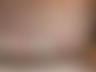 Tijolinho de revestimento em parede de sala moderna com sofá e acabamento rústico artesanal