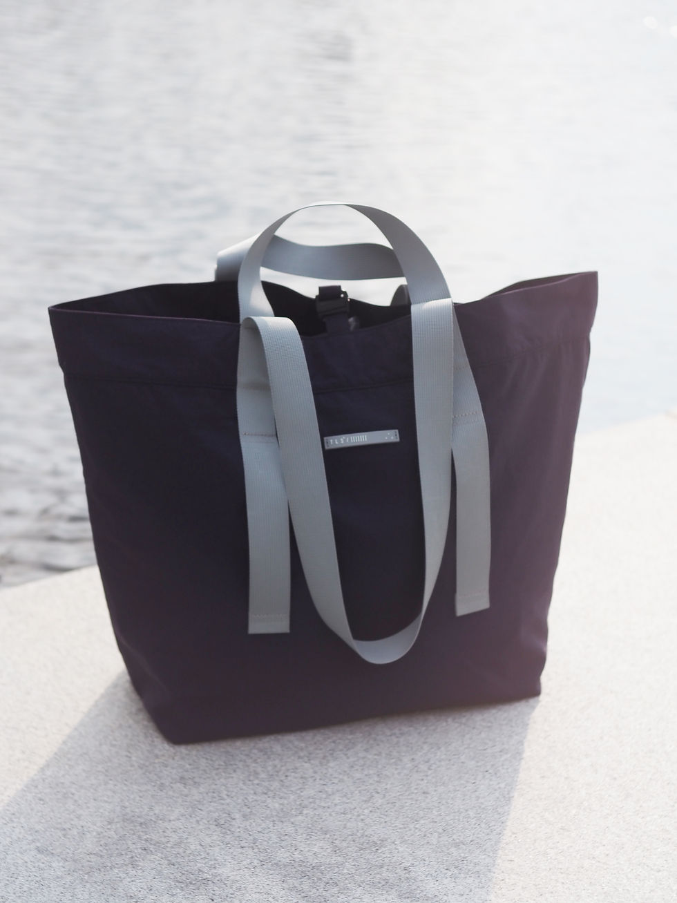 Thumbnail: The Coastal Foldable Reversible Tote Bag | Navy/Dark Green