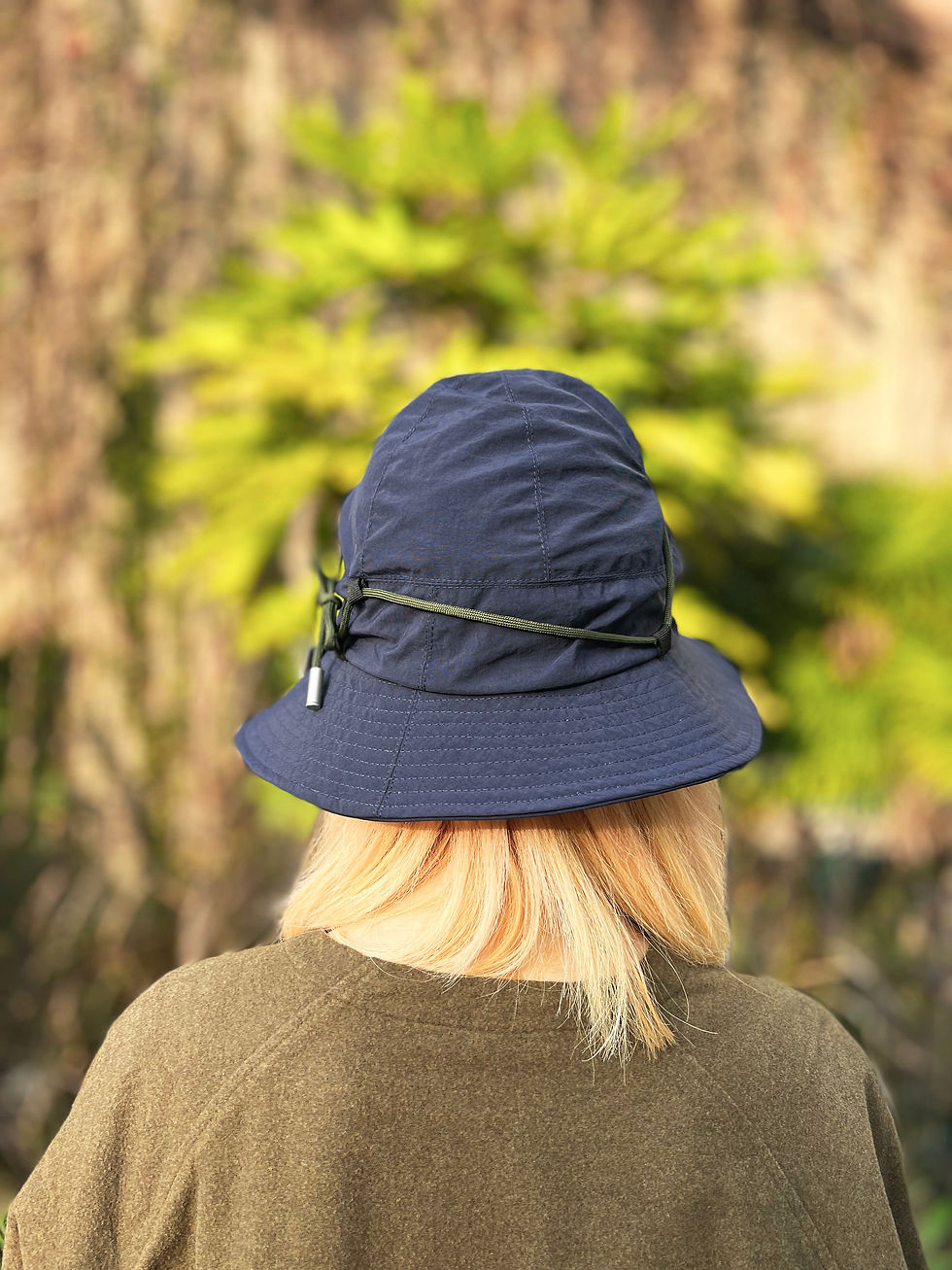 サムネイル： KNOTY - Lightweight Waterproof Stretch Nylon Hiker Hat in Navy Blue