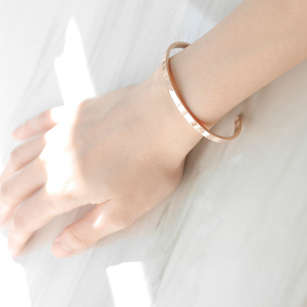 Thumbnail: Personalized Engraving Minimal Bangle in 18K Rose Gold
