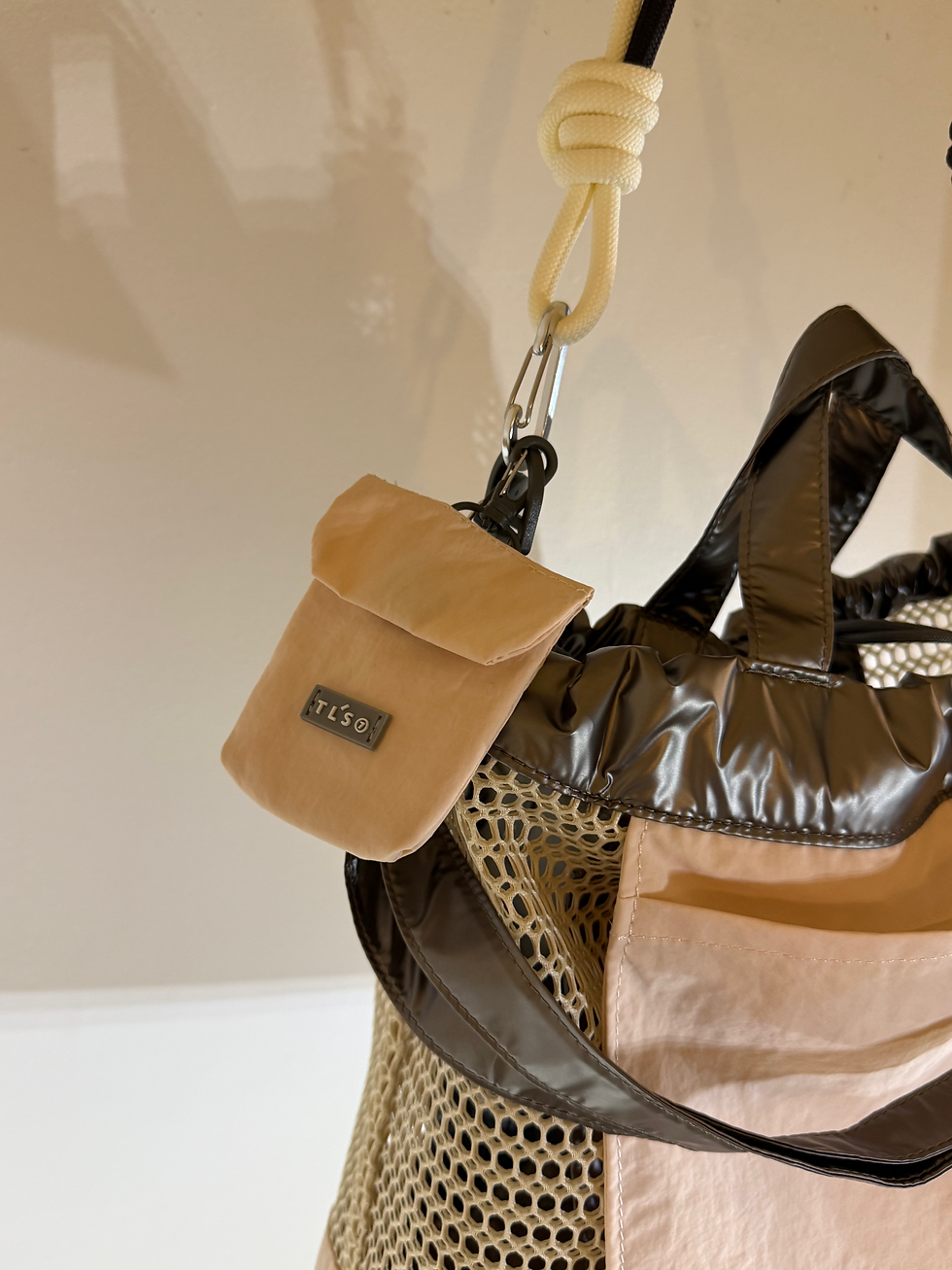 Thumbnail: L The Voyage Bag Set | Metallic Dark Khaki / Pink Beige/ Cream Beige Mes