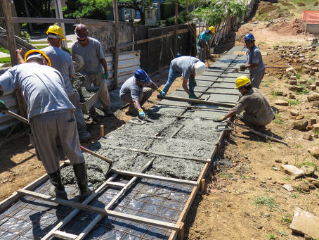 Praça LuÃs Francisco Guerra Blesmann recebe obras de urbanização