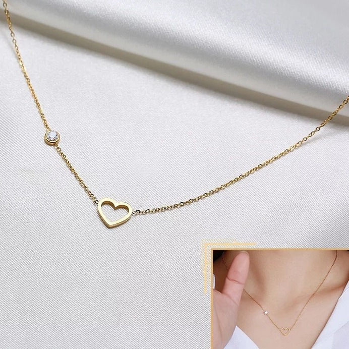Miniature : Collier avec pendentif forme petit cœur petite pierre