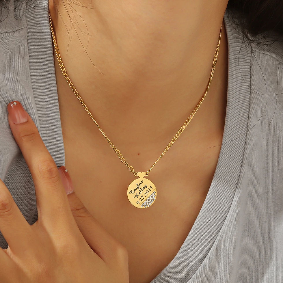 Miniature : Collier personnalisé pendentif forme rond date nom petites pierres
