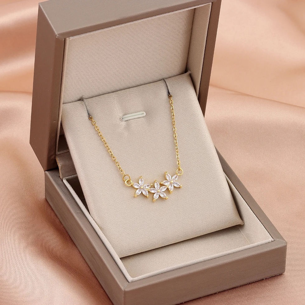 Miniature : Collier femme forme 3 fleurs crystal tendance jolie acier inoxydable 