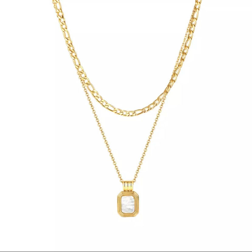 Miniature : Collier avec pendentif forme petit carré petite pierre