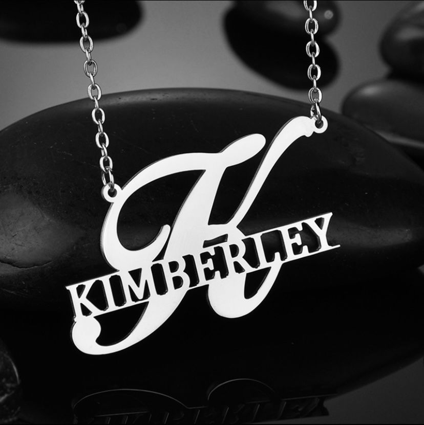 Miniature : Collier avec votre nom  et une lettre personnalisé 