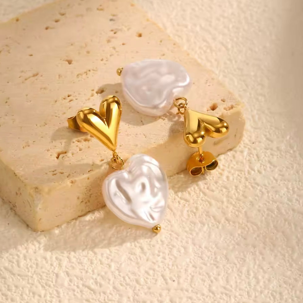 Miniature : Boucles d’oreilles fleurs dorées avec perle blanche a