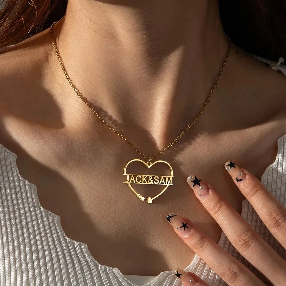 Miniature : Collier avec nom personnalisé cœur et flèche