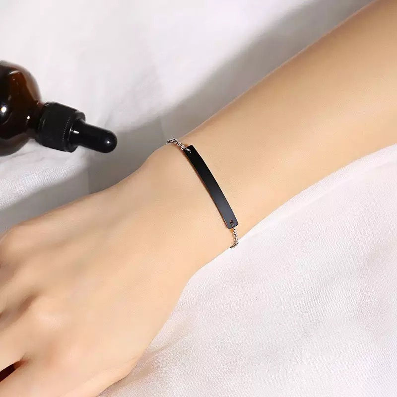 Miniature : Bracelet personnalisé femme petite chaîne avec écriture mtrumché 1