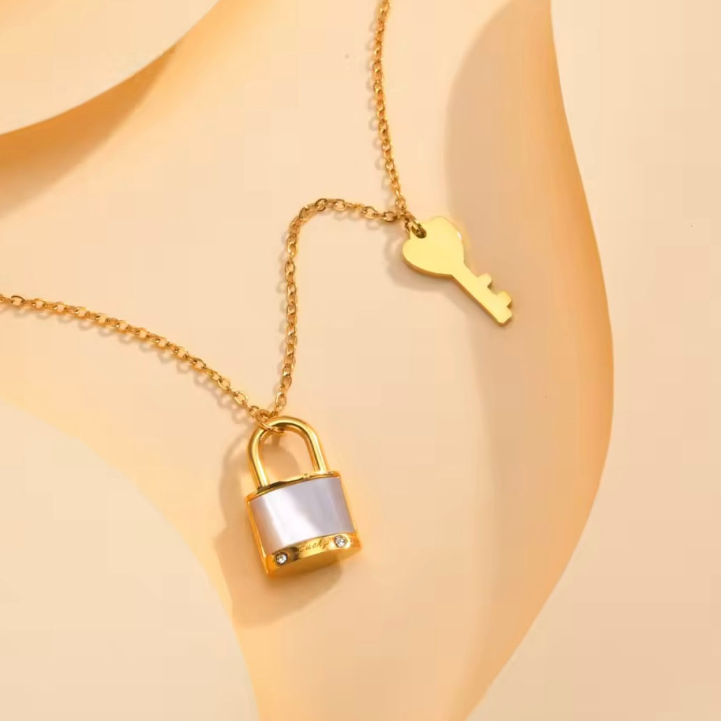 Collier ensemble cadenas + clé dorés 