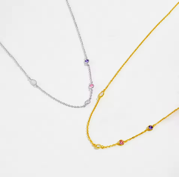 JE SUIS UNE FEMME HALSKETTE