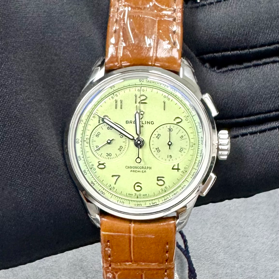 Breitling Premier B09 Chronograph Mint Green Dial Full set