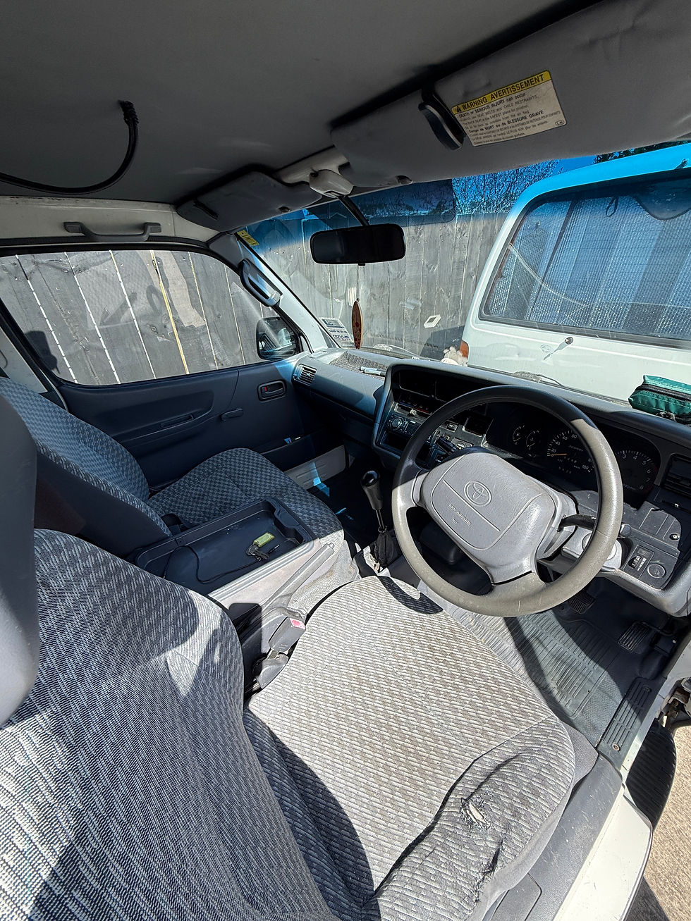Thumbnail: TOYOTA HIACE - 2004