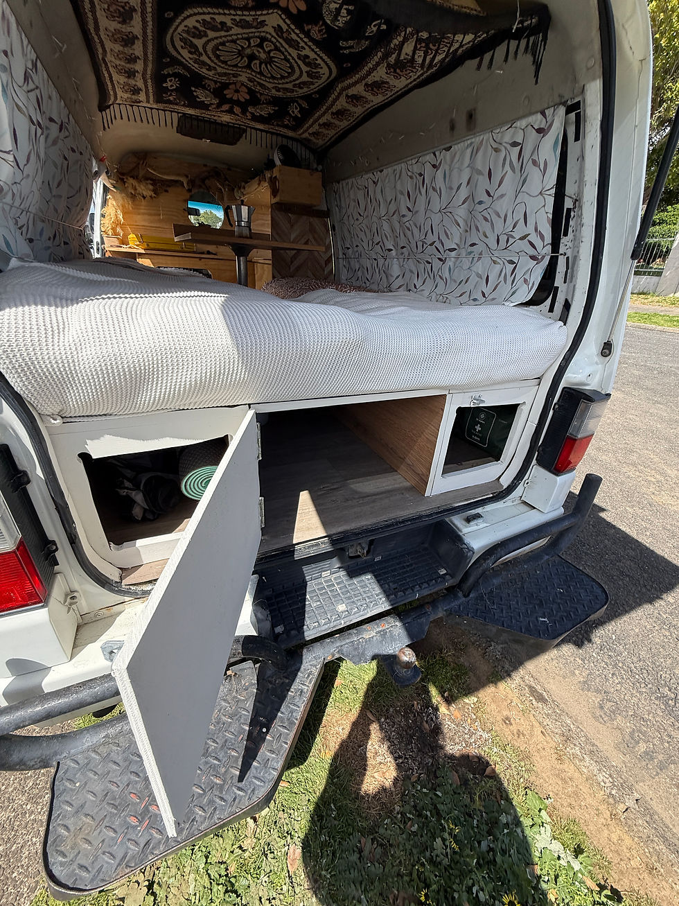 Thumbnail: FORD ECONOVAN - 2002