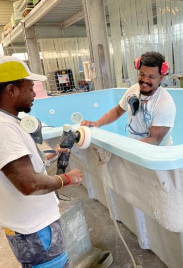 employes-dolo-piscines.jpeg