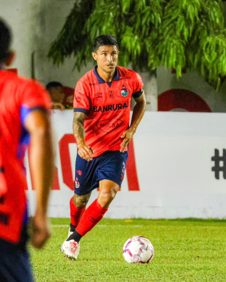 UN GOL DE JOSÉ MENA INCLINA LA SERIE
