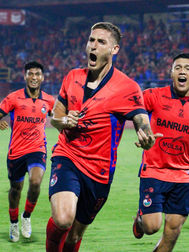 GOLEADA EN CASA Y UN PASO HACIA EL TÍTULO