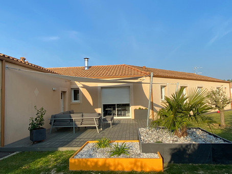 De quoi protéger et embellir cette terrasse Vendéenne