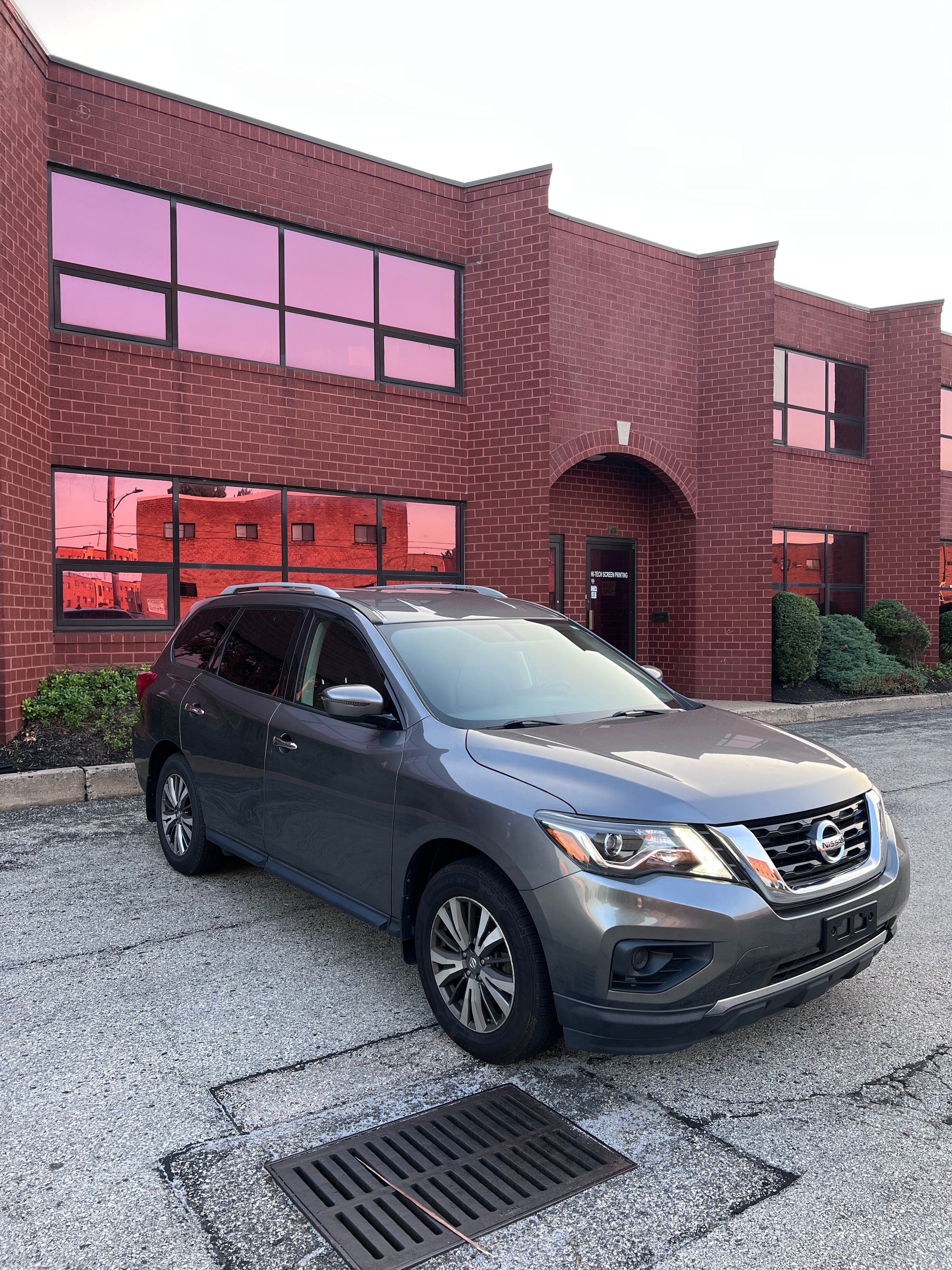 2020 Nissan Pathfinder ● 45,000 miles