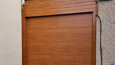Hörmann sectional in M-Ribbed Decograin Golden Oak